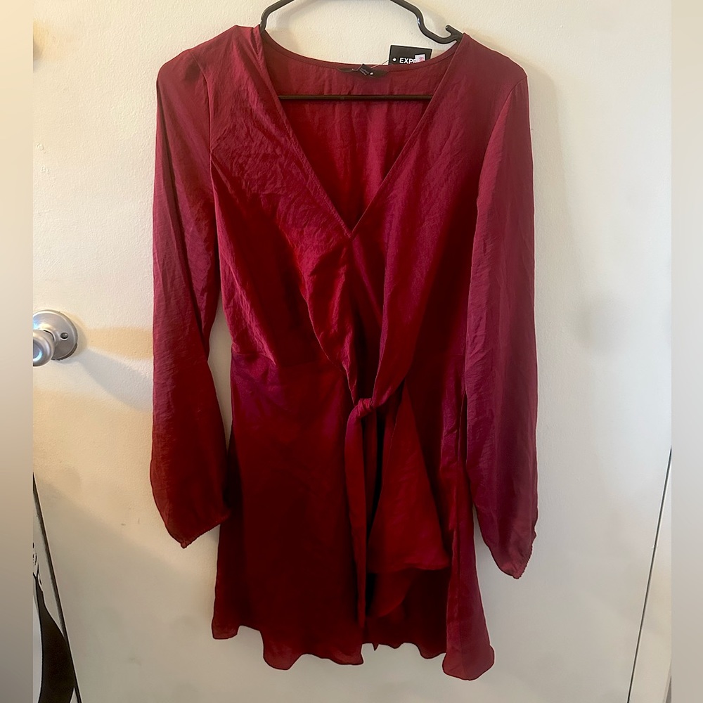 NWT Express maroon v-neck long sleeve dress with tie detail